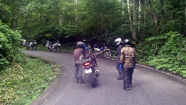 転倒車両を救出！